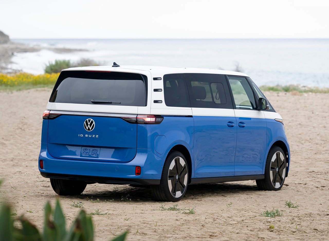 Volkswagen ID.BUZZ Estate 150kW Life Pro 77kWh 5dr Auto Review | PLANET ...